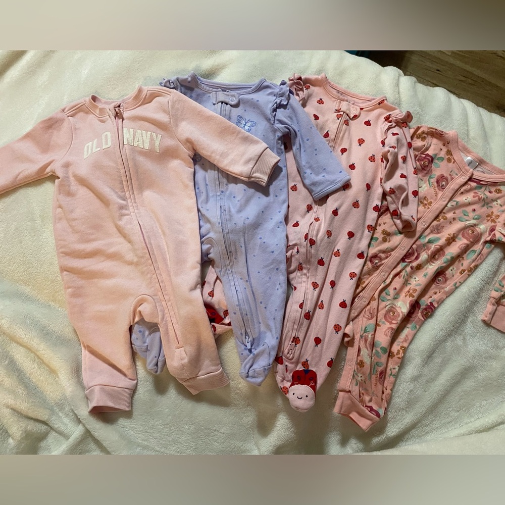 Infant Pajamas Set of 4 in 3-6 Months